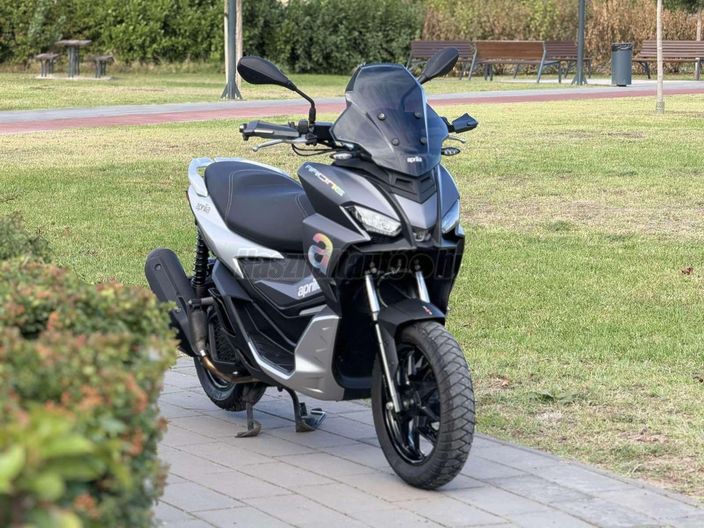 APRILIA SR GT 200