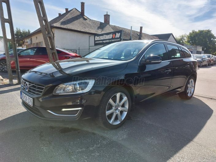VOLVO V60 2.0 D [D4] Summum Geartronic