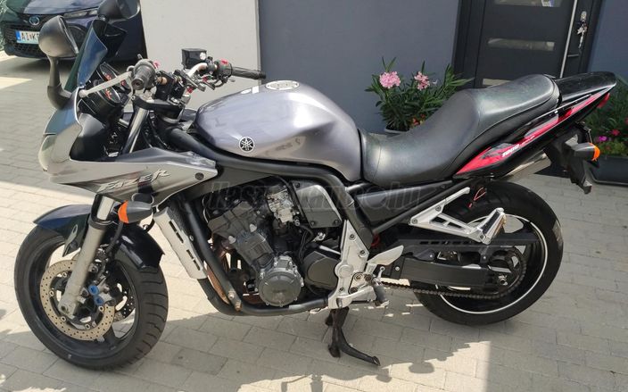 YAMAHA FZS 1000 (FAZER)