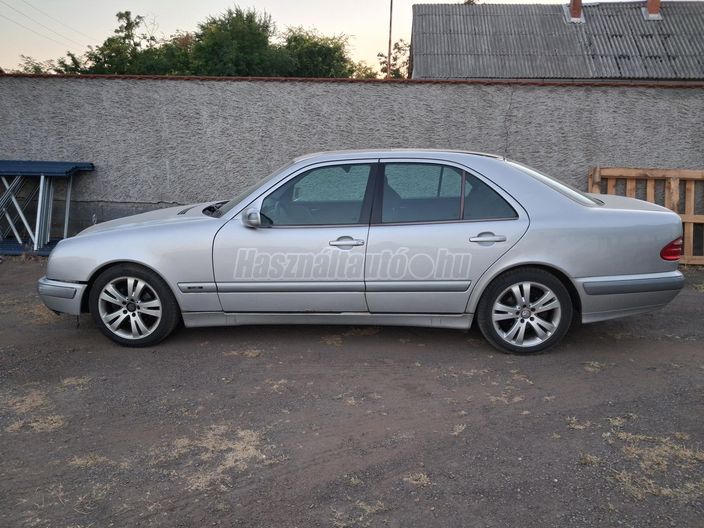 MERCEDES-BENZ E 200 Kompressor Classic
