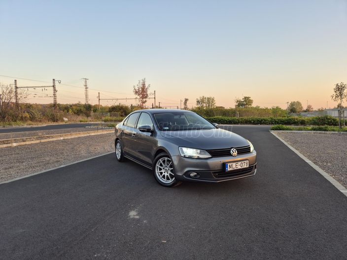 VOLKSWAGEN JETTA VI 1.4 TSI Trendline