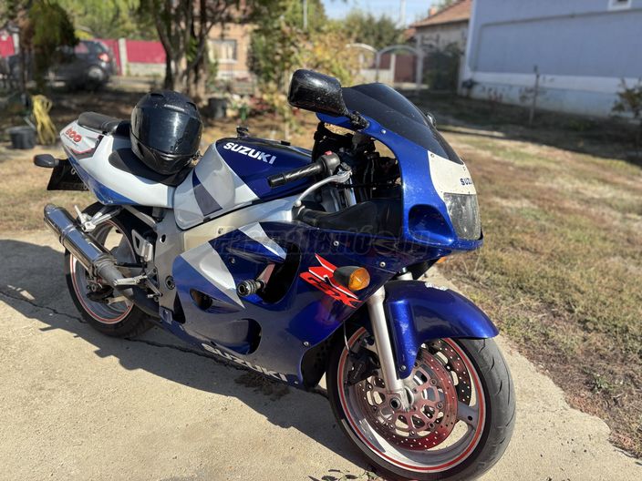 SUZUKI GSX 600 F