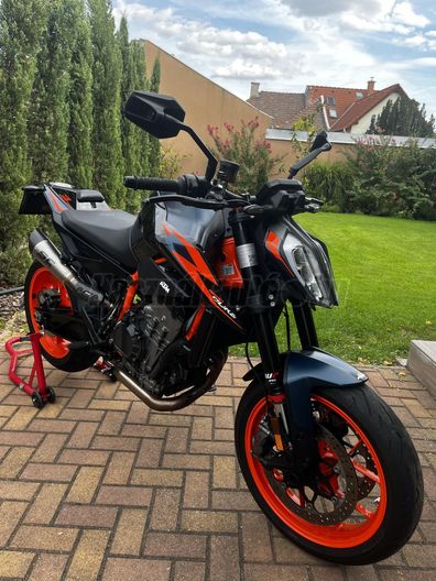 KTM 890 DUKE R