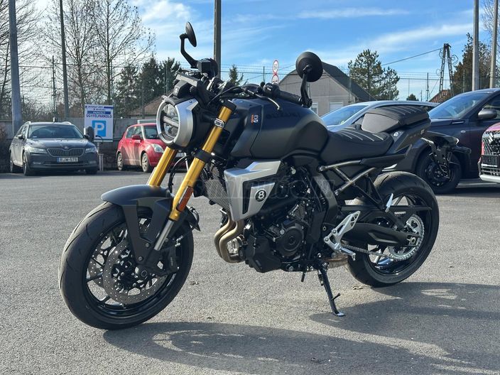 SUZUKI GSX8T