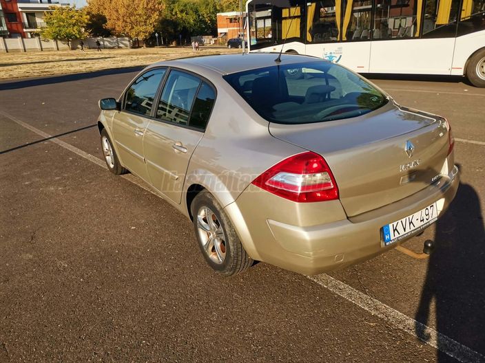 RENAULT MEGANE 1.4 Voyage
