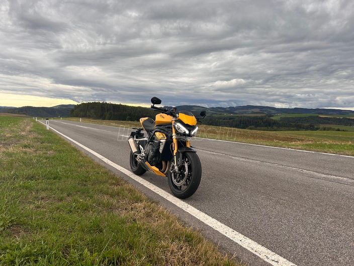 TRIUMPH SPEED TRIPLE 1200 RS