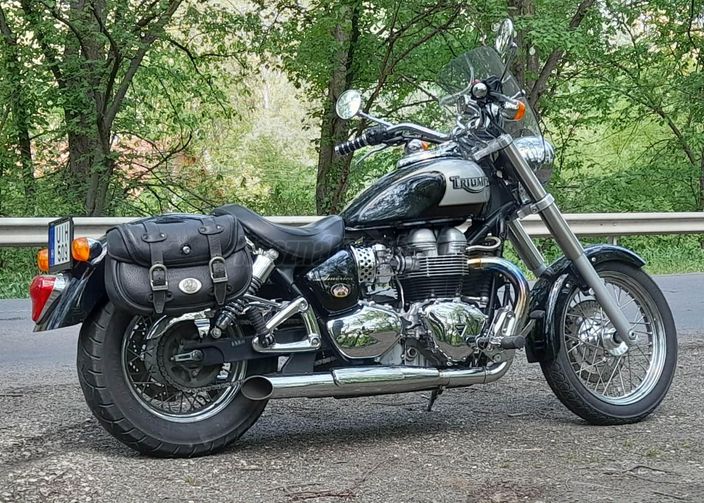 TRIUMPH BONNEVILLE AMERICA