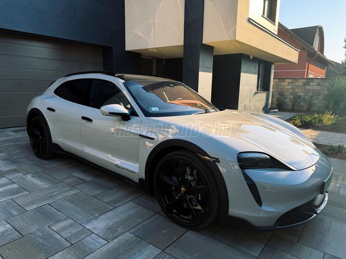 PORSCHE TAYCAN Turbo Cross Turismo