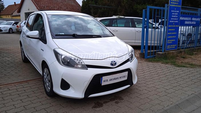 TOYOTA YARIS 1.5 HSD Trend e-CVT