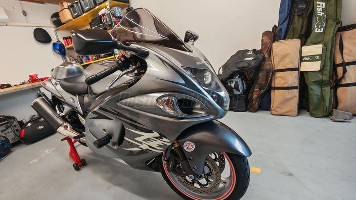 SUZUKI GSX 1300 R (HAYABUSA)