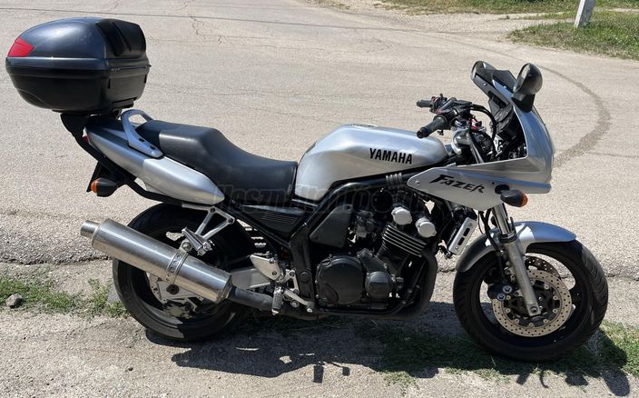 YAMAHA FZS 600 (FAZER)