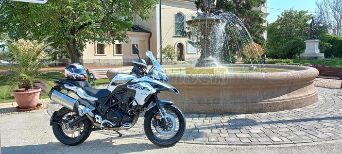 BENELLI TRK 502 X