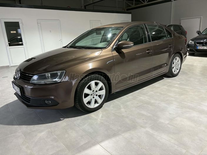 VOLKSWAGEN JETTA VI 1.6 CR TDI Trendline