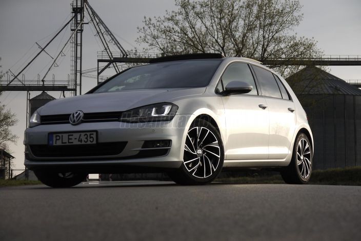 VOLKSWAGEN GOLF VII 2.0 TDI Highline DSG