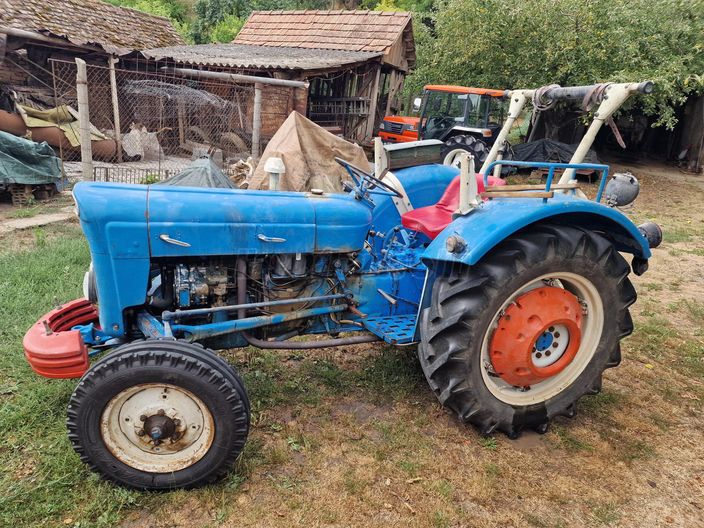 FORD Super Dexta