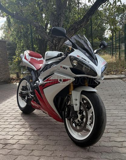YAMAHA YZF R1