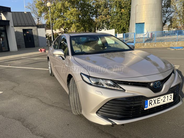 TOYOTA CAMRY 2.5 Hybrid Comfort Business CVT