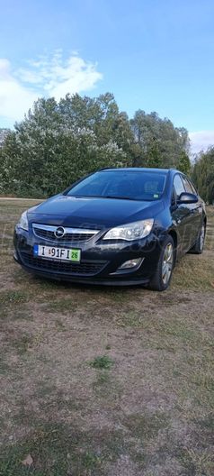 OPEL ASTRA J 1.4 T Cosmo
