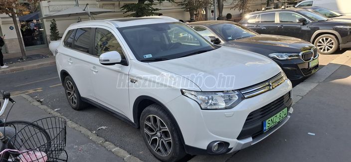 MITSUBISHI OUTLANDER 2.0 PHEV Instyle Navi 4WD CVT EU6