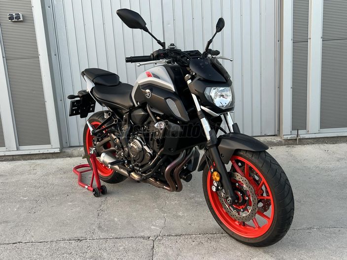 YAMAHA MT-07