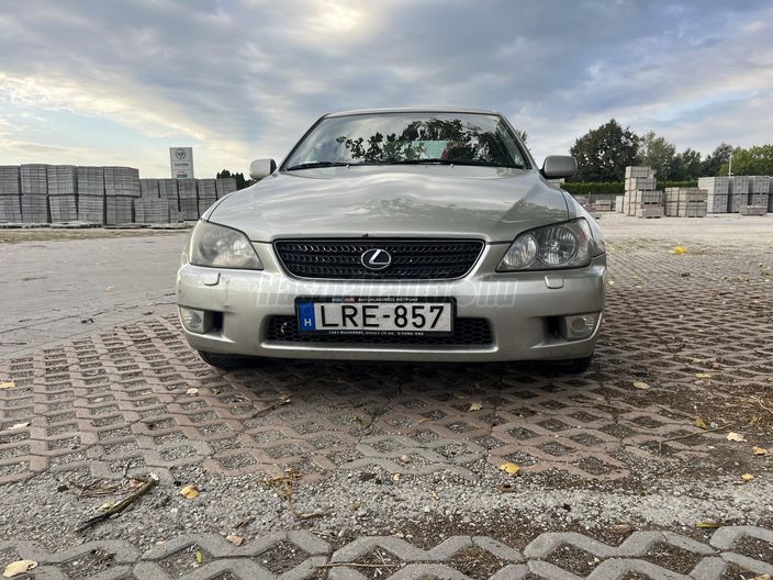 LEXUS IS