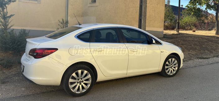 OPEL ASTRA J Sedan 1.4 T Enjoy (Automata)