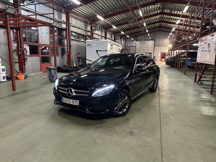 MERCEDES-BENZ C 220
