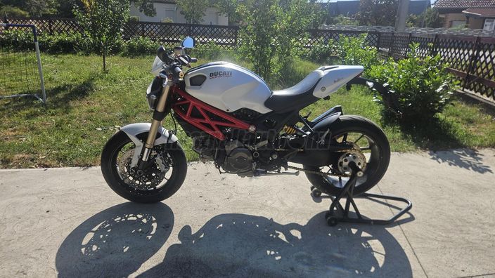 DUCATI MONSTER 1100 EVO