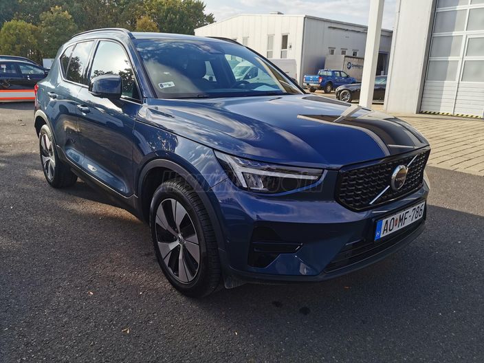 VOLVO XC40 2.0 [B3] MHEV Plus Dark DCT
