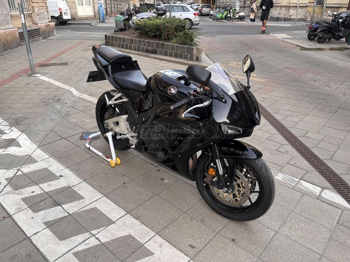 HONDA CBR 600 RR