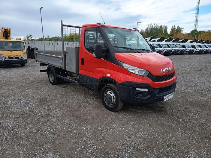 IVECO billenőplatós teherautó