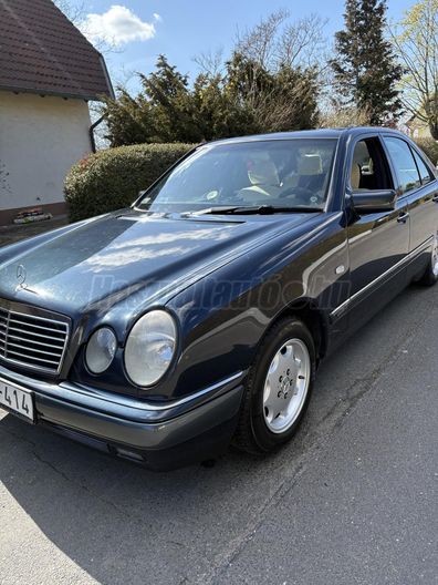 MERCEDES-BENZ E-OSZTÁLY E 230 Elegance