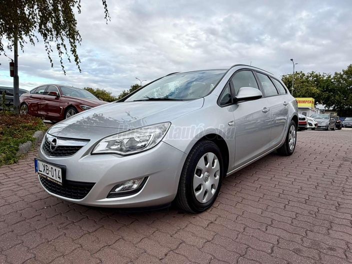 OPEL ASTRA J Sports Tourer 1.6 Enjoy