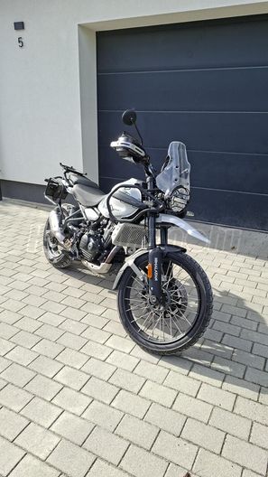 ROYAL ENFIELD HIMALAYAN 452