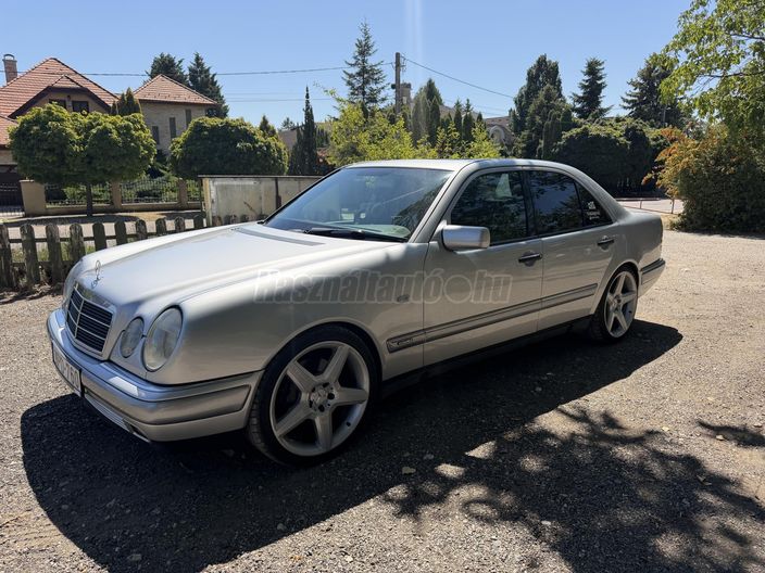 MERCEDES-BENZ E 300 TD Elegance (Automata)
