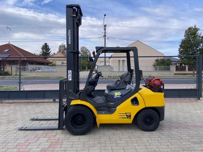 KOMATSU FG30T-17