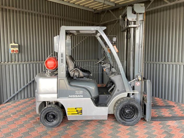 NISSAN UL02A25W