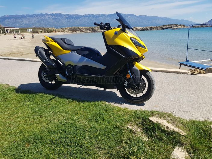 YAMAHA TMAX