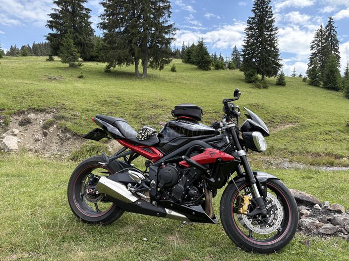 TRIUMPH STREET TRIPLE 675 R
