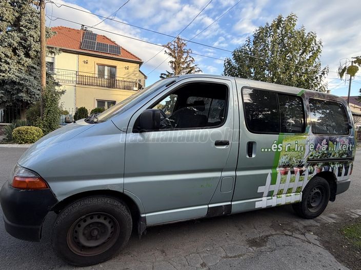 TOYOTA HIACE 2.4 D Glass Van