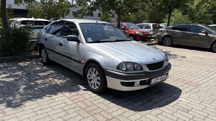 TOYOTA AVENSIS 1.6 Linea Terra