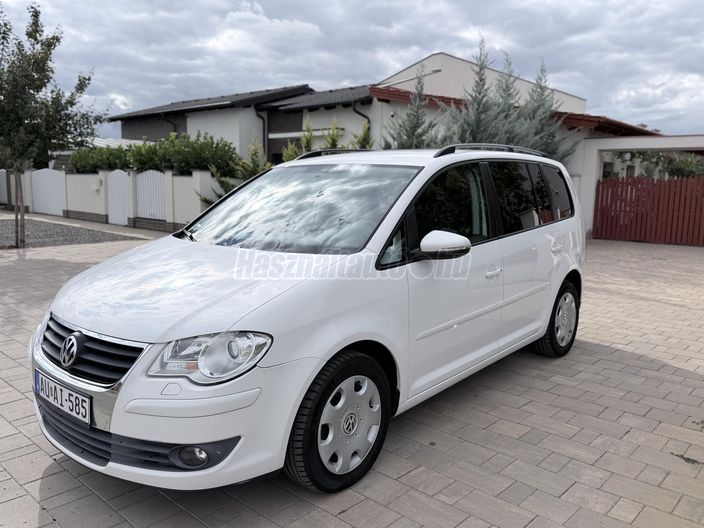 VOLKSWAGEN TOURAN 1.4 TSI Comfortline [7 személy]