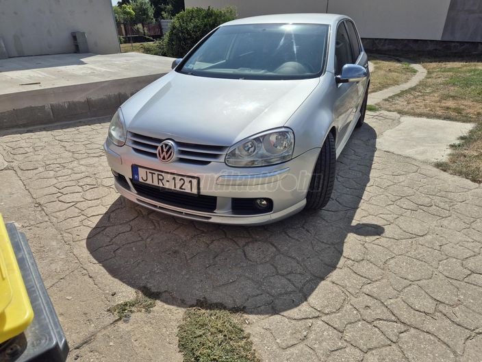 VOLKSWAGEN GOLF V 1.6 Trendline
