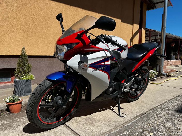 HONDA CBR 125 R