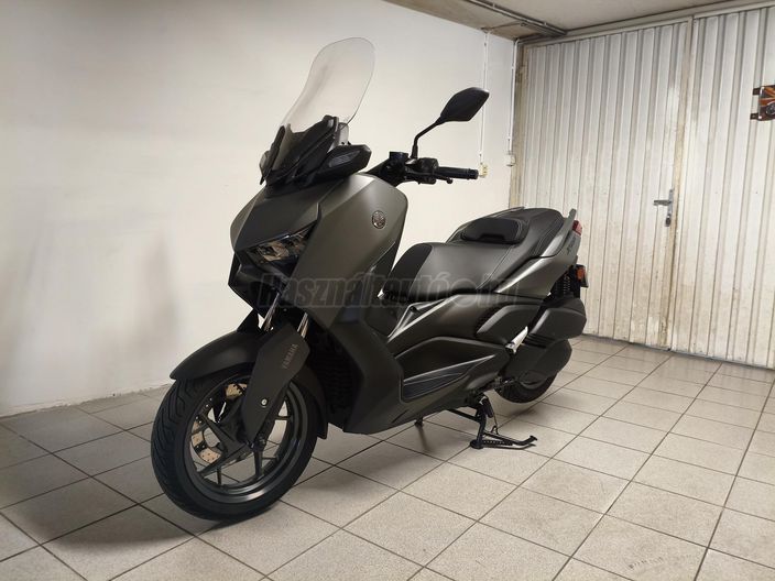YAMAHA X-MAX 300