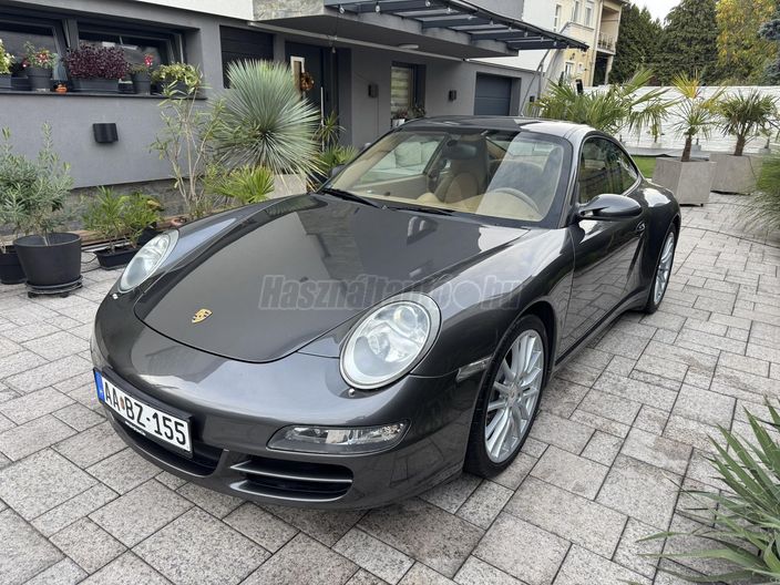 PORSCHE 911 Carrera 4S