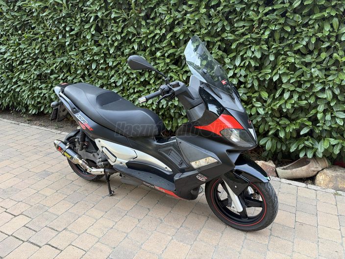 APRILIA SR MAX 300
