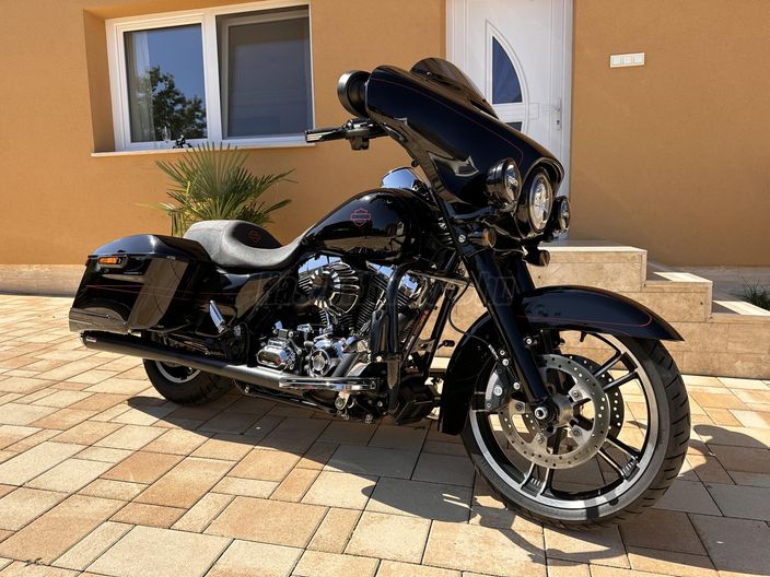 HARLEY-DAVIDSON STREET GLIDE SPECIAL