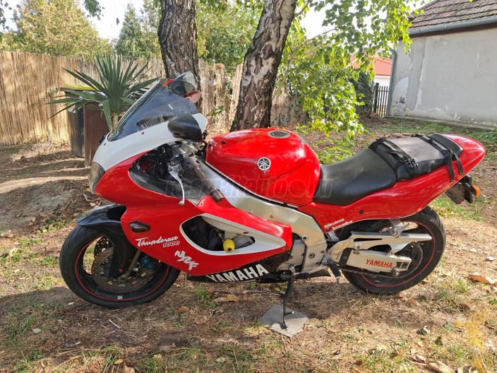 YAMAHA YZF 1000 R