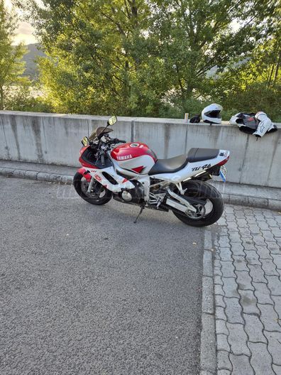 YAMAHA YZF R6
